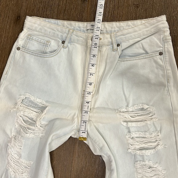 NEW FOREVER 21 Distressed Jeans in light blue - Picture 7 of 13
